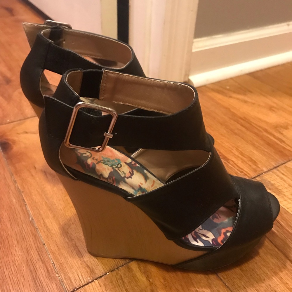 Black Wedge Platform Sandals Size 7
